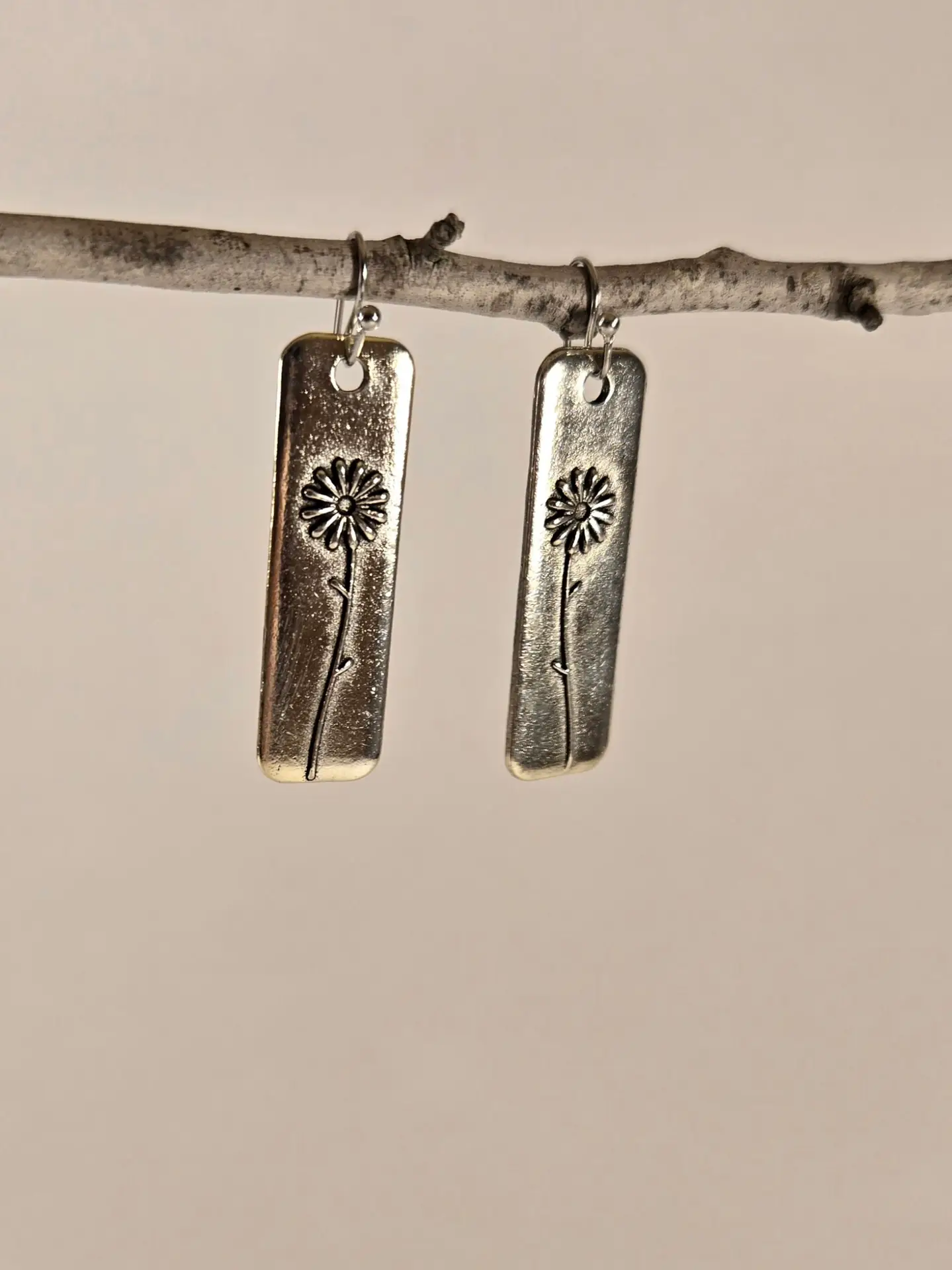 retro daisy earrings