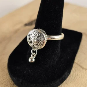 rotating spinner anxiety ring