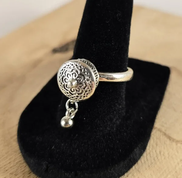 rotating spinner anxiety ring